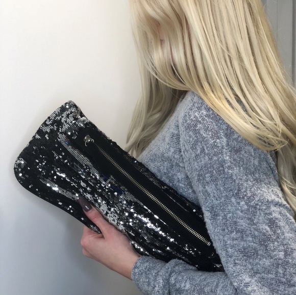 Stunning Curations Blacki& Silver Sequin Clutch - Picture 7 of 7